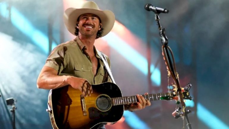 sexiest-(country)-man-alive:-you-look-like-you-love-riley-green