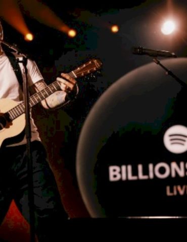 ed-sheeran-celebrates-streaming-success-with-spotify-billions-club-live-performance