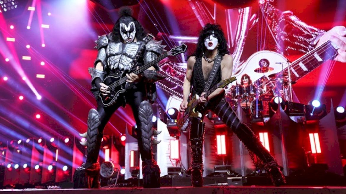 kiss’-gene-simmons-&-paul-stanley-revisit-‘rock-and-roll-all-nite’-video
