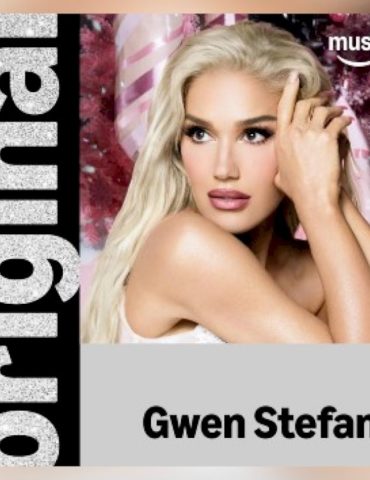 watch-gwen-stefani-‘shake-the-snow-globe’-in-new-holiday-video