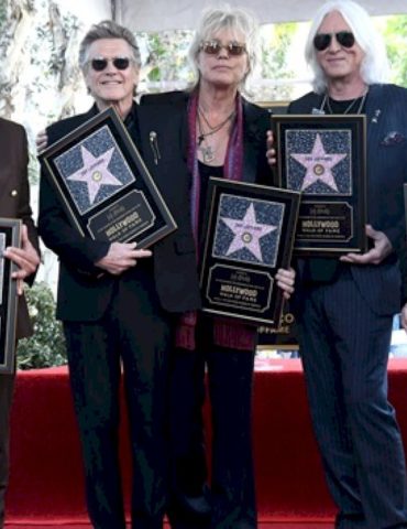 watch-def-leppard’s-hollywood-walk-of-fame-recap-video