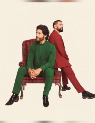 grinches-beware:-for-dan-+-shay,-it’s-already-‘officially-christmas’