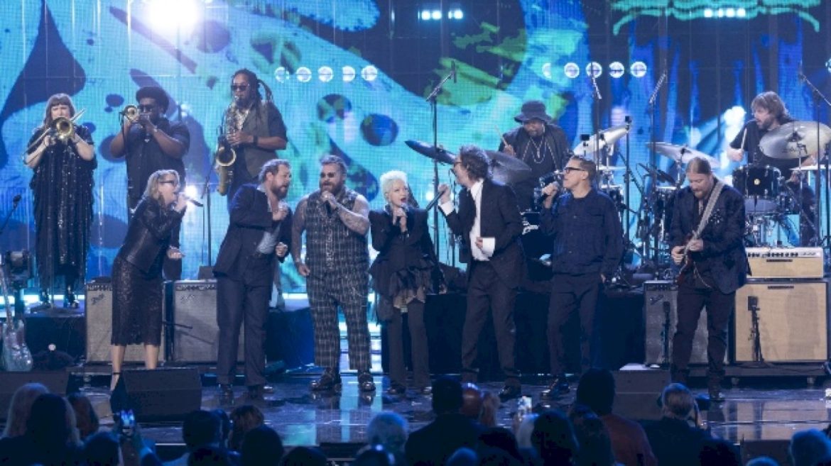 rock-&-roll-hall-of-fame-2025:-joe-cocker-inducted-with-a-little-help-from-his-friends