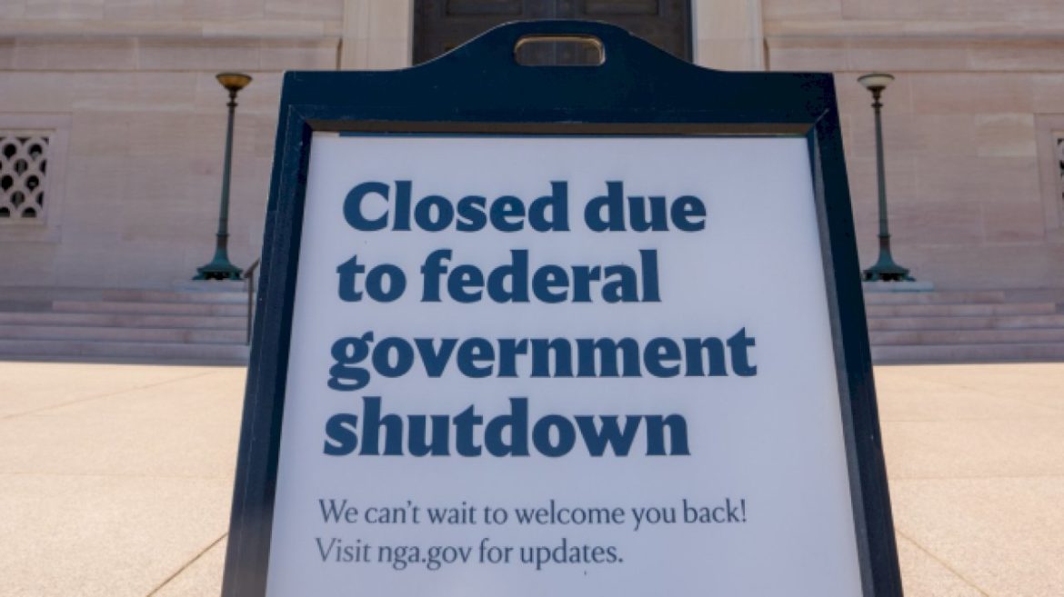 government-shutdown-halts-data,-stokes-risk-as-economy-wobbles,-experts-say