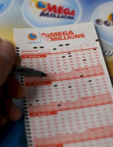 $900-million-mega-millions-jackpot-up-for-grabs-in-tuesday’s-drawing