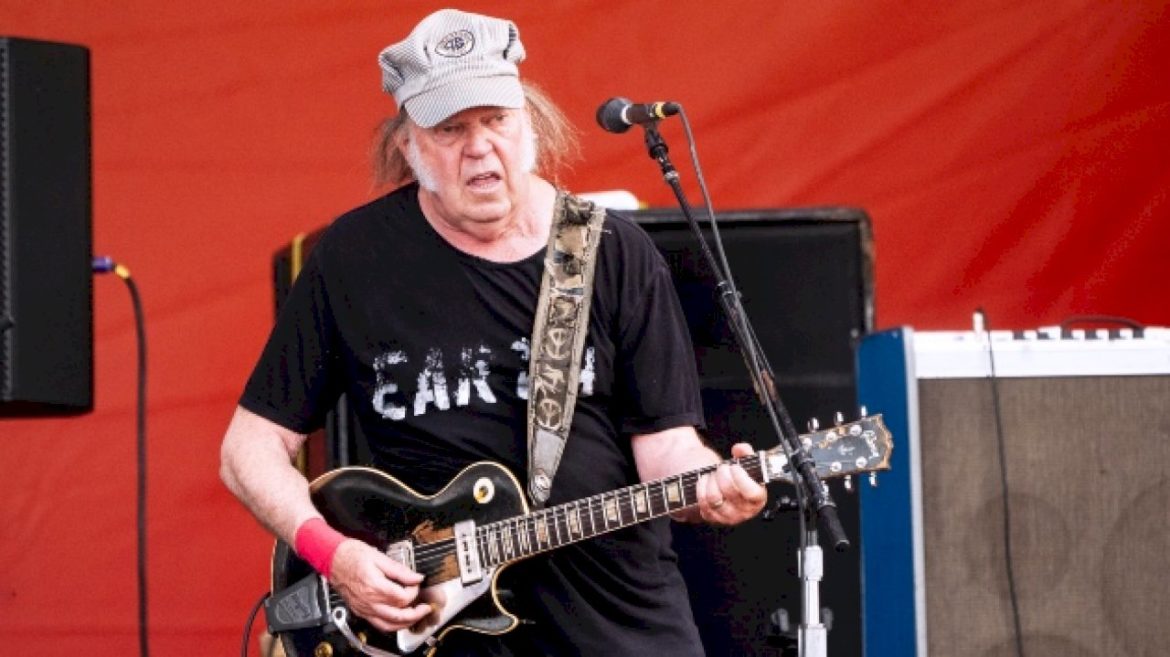 old-man,-take-a-look-at-his-life:-neil-young-turns-80