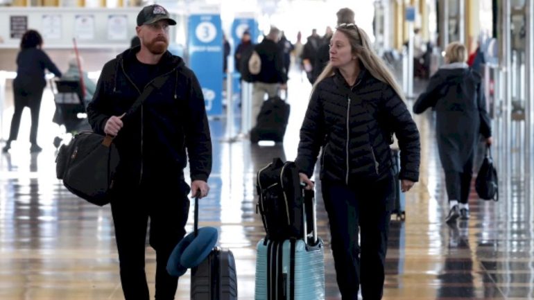nearly-900-flights-canceled-in-us-early-wednesday