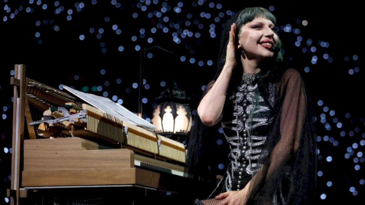 mother-monster:-lady-gaga-stops-show-to-make-sure-fan-in-distress-gets-help