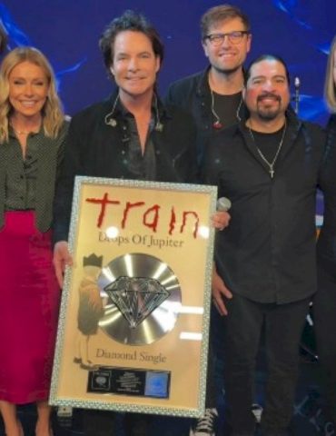 train-surprised-with-diamond-award-for-‘drops-of-jupiter’;-‘begin-again’-musical-confirmed