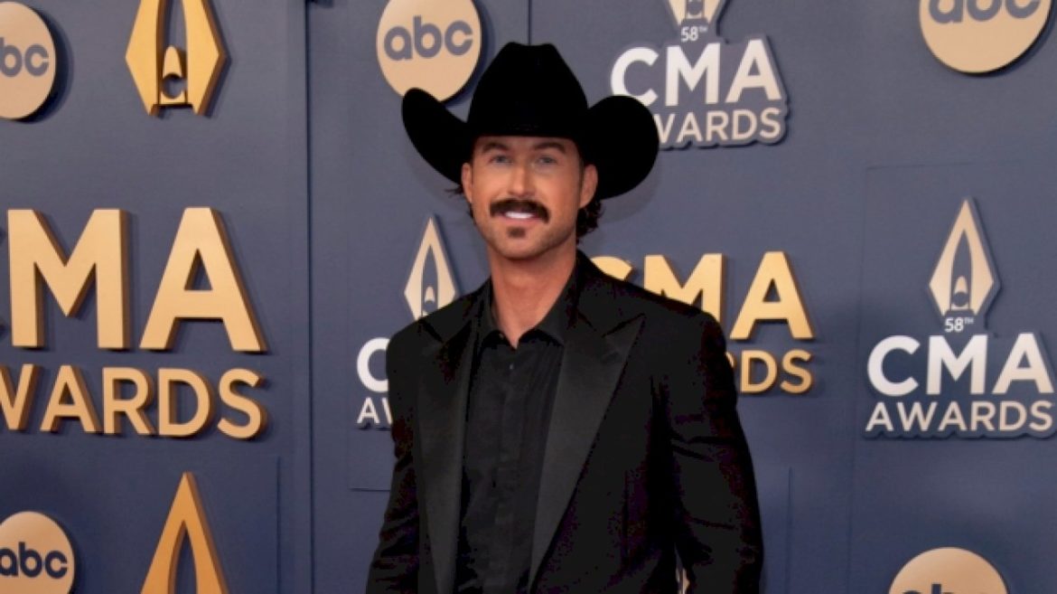 riley-green’s-keeping-it-real-heading-into-country-music’s-biggest-night