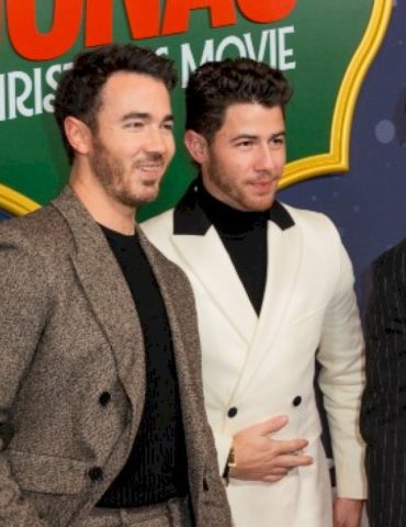 jonas-brothers-on-‘funny’-new-christmas-movie:-‘there’s-no-joke-we-haven’t-heard-about-ourselves’