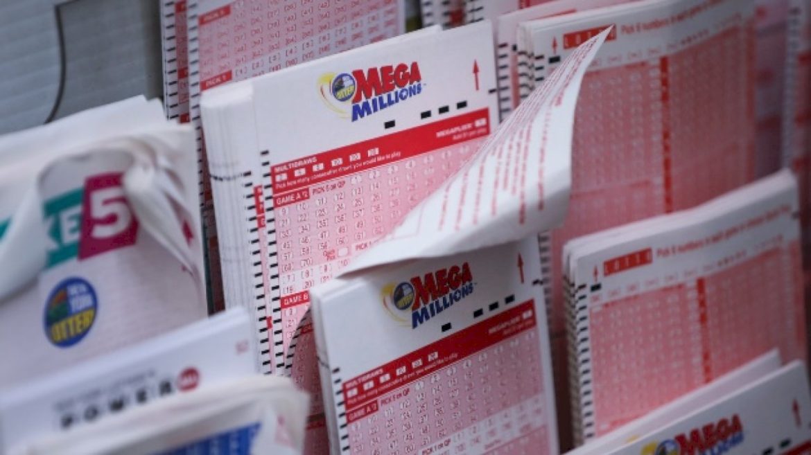 mega-millions-jackpot-nears-$1-billion-ahead-of-friday-night’s-drawing