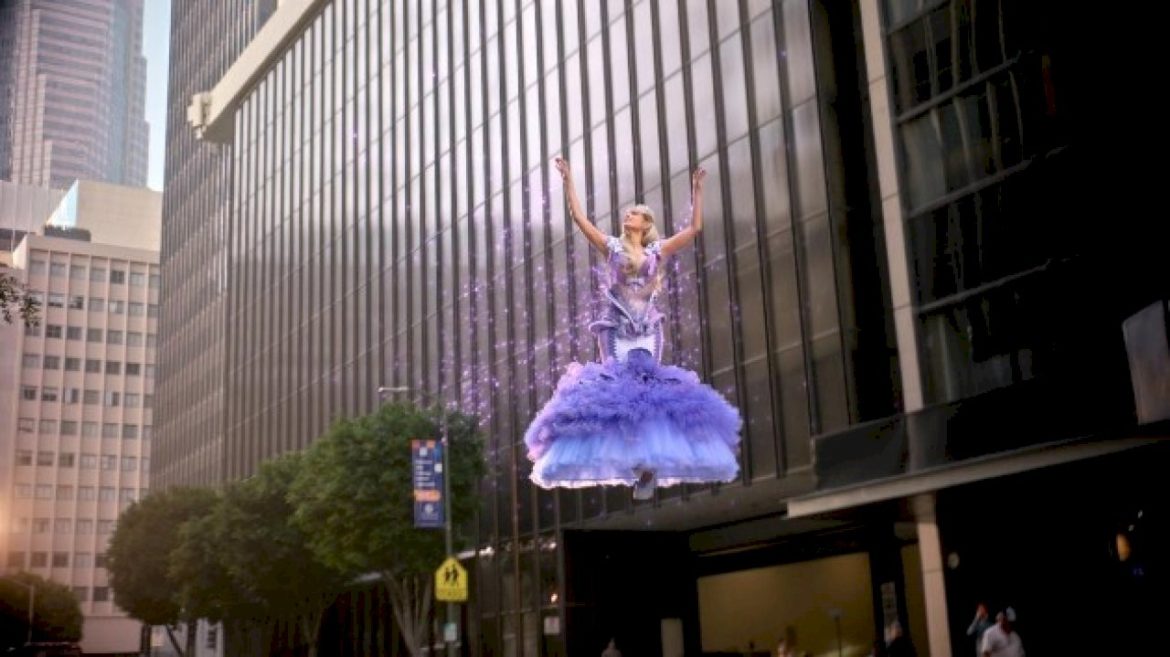 watch-meghan-trainor-fly-over-la-in-new-video-for-‘still-don’t-care’