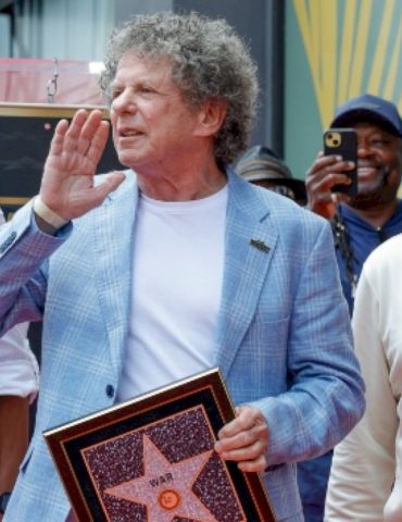 war-releases-new-version-of-‘why-can’t-we-be-friends?’-with-playing-for-change