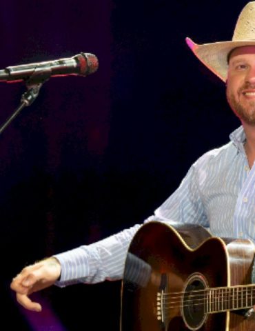 a-glimpse-inside-cody-johnson’s-4,000-square-foot-trophy-lodge