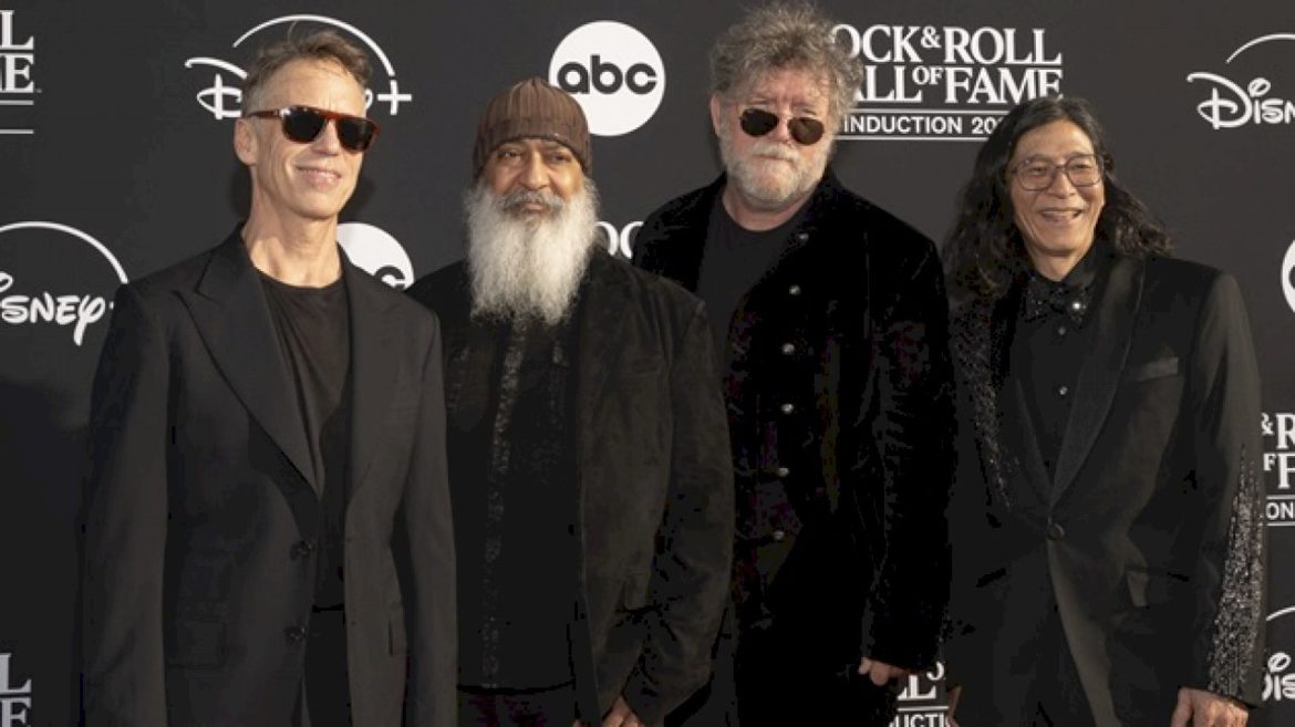 soundgarden’s-kim-thayil-talks-progress-of-new-album:-‘we-always-think,-“what-would-chris-like?”