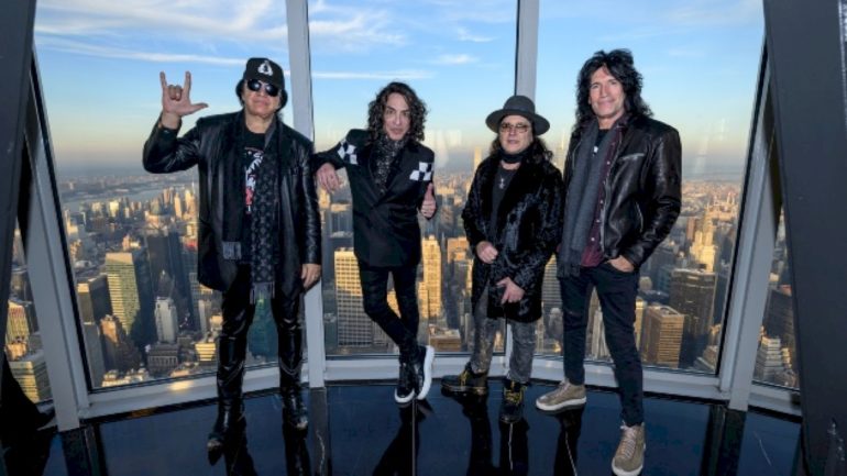 kiss-pays-tribute-to-ace-frehley-at-first-show-since-2023