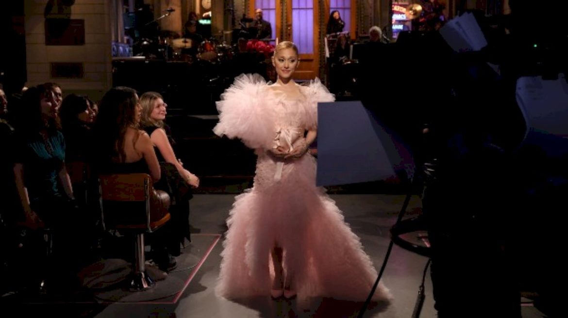 ariana-grande-to-host,-cher-to-perform-on-‘saturday-night-live’