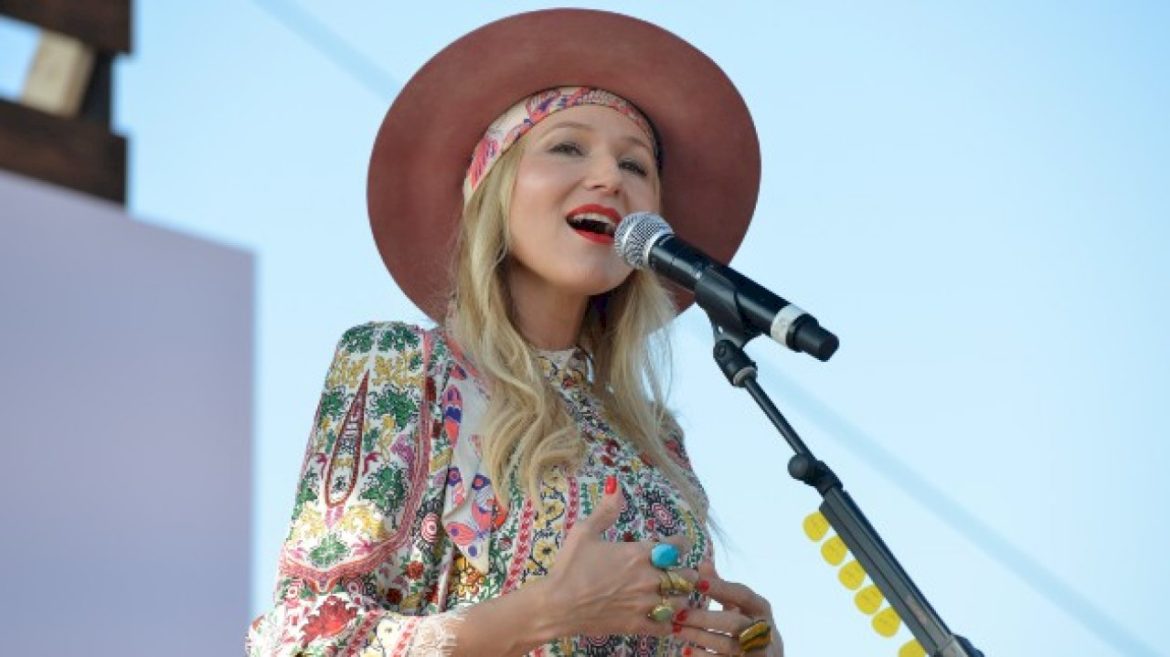 jewel-to-debut-art-exhibition-in-venice,-italy