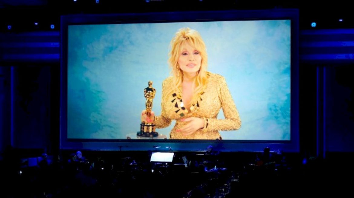 watch-dolly-parton’s-speech-as-she-accepts-honorary-oscar