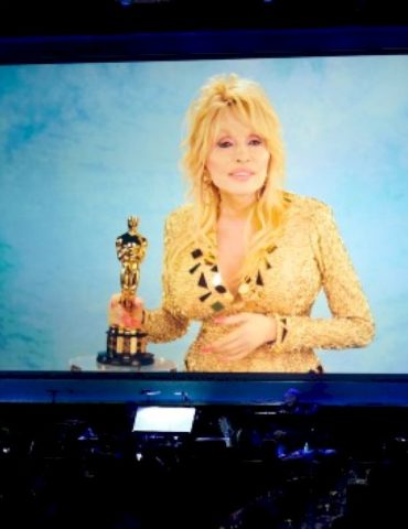 watch-dolly-parton’s-speech-as-she-accepts-honorary-oscar
