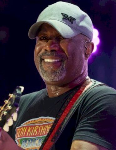 darius-rucker-says-hootie-&-the-blowfish-won’t-play-again-‘for-a-long-while’