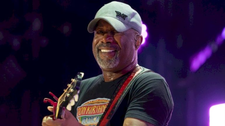 darius-rucker-says-hootie-&-the-blowfish-won’t-play-again-‘for-a-long-while’
