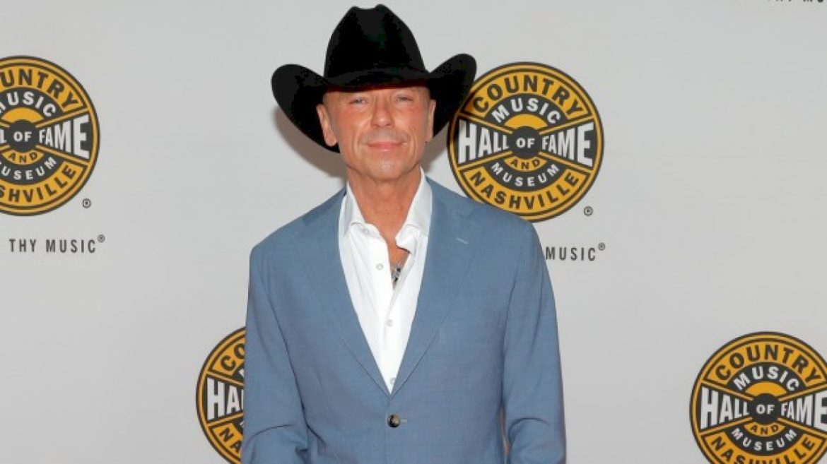 ahead-of-cmas,-kenny-chesney-says-his-career-is-‘just-a-big-dream’