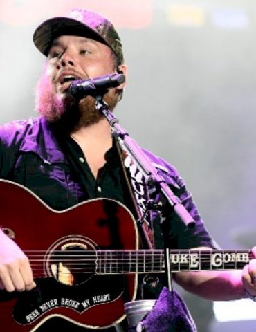 country-music’s-bestselling-artist-of-all-time-won’t-let-the-success-change-him