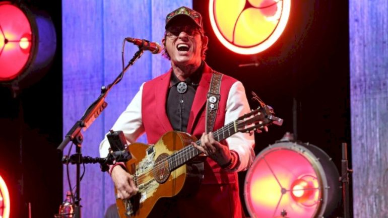 how-stephen-king’s-haunting-stephen-wilson-jr.’s-cma-performances