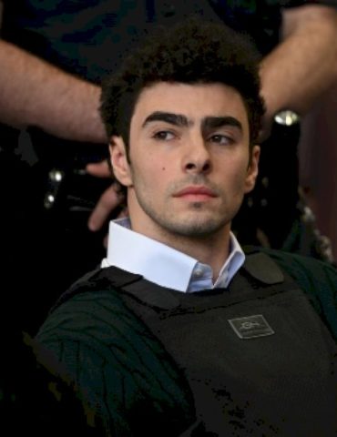 luigi-mangione-must-be-given-civilian-clothes-for-upcoming-court-appearance,-judge-rules