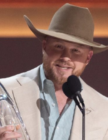 cody-johnson’s-‘travelin’-soldier’-is-making-moves-on-the-hot-100