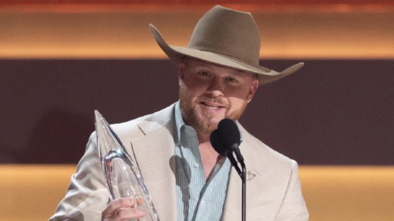 cody-johnson’s-‘travelin’-soldier’-is-making-moves-on-the-hot-100