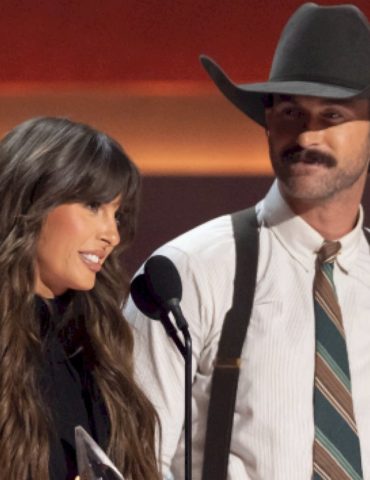 ‘you-look-like-you’-set-a-cma-awards-record,-ella-langley