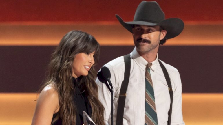 ‘you-look-like-you’-set-a-cma-awards-record,-ella-langley