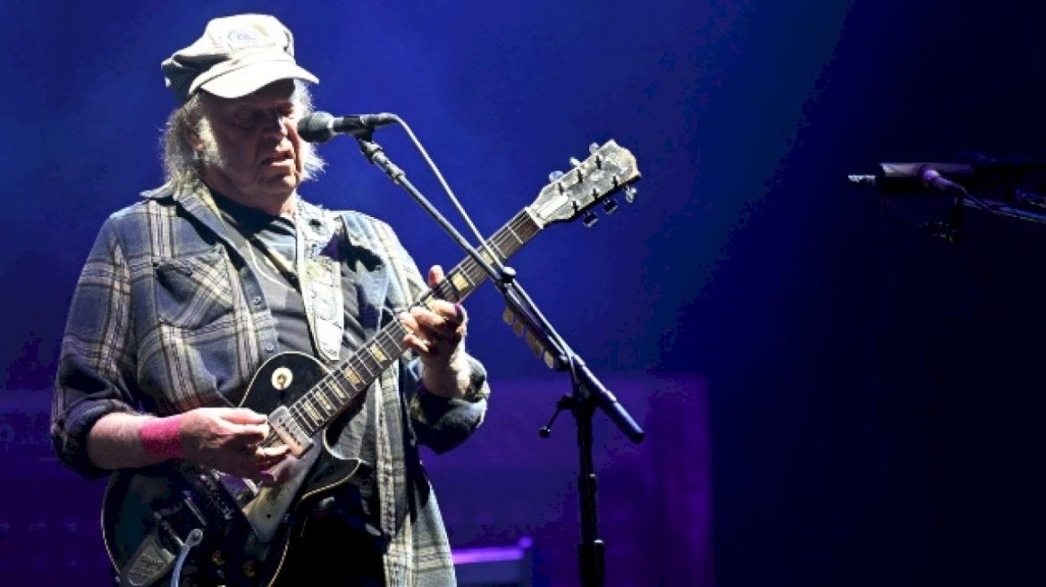 neil-young-and-the-chrome-hearts-announce-2026-uk/european-tour