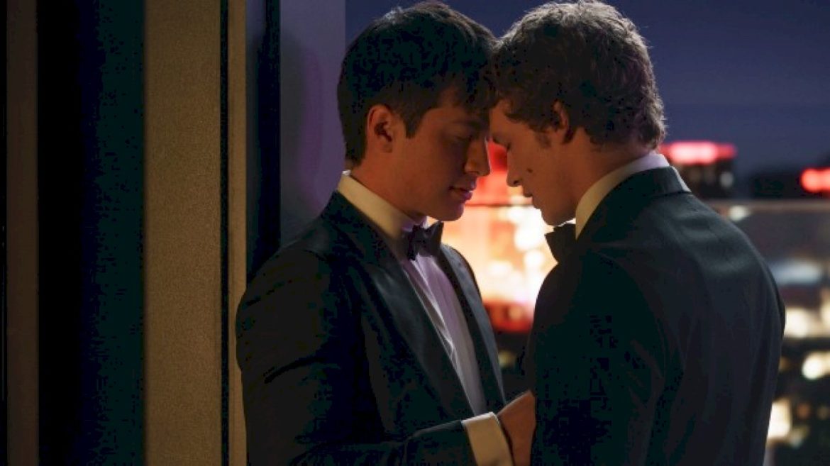 ‘heated-rivalry’-shares-steamy-sneak-peek-ahead-of-hbo-max-premiere