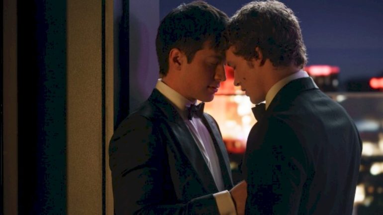 ‘heated-rivalry’-shares-steamy-sneak-peek-ahead-of-hbo-max-premiere