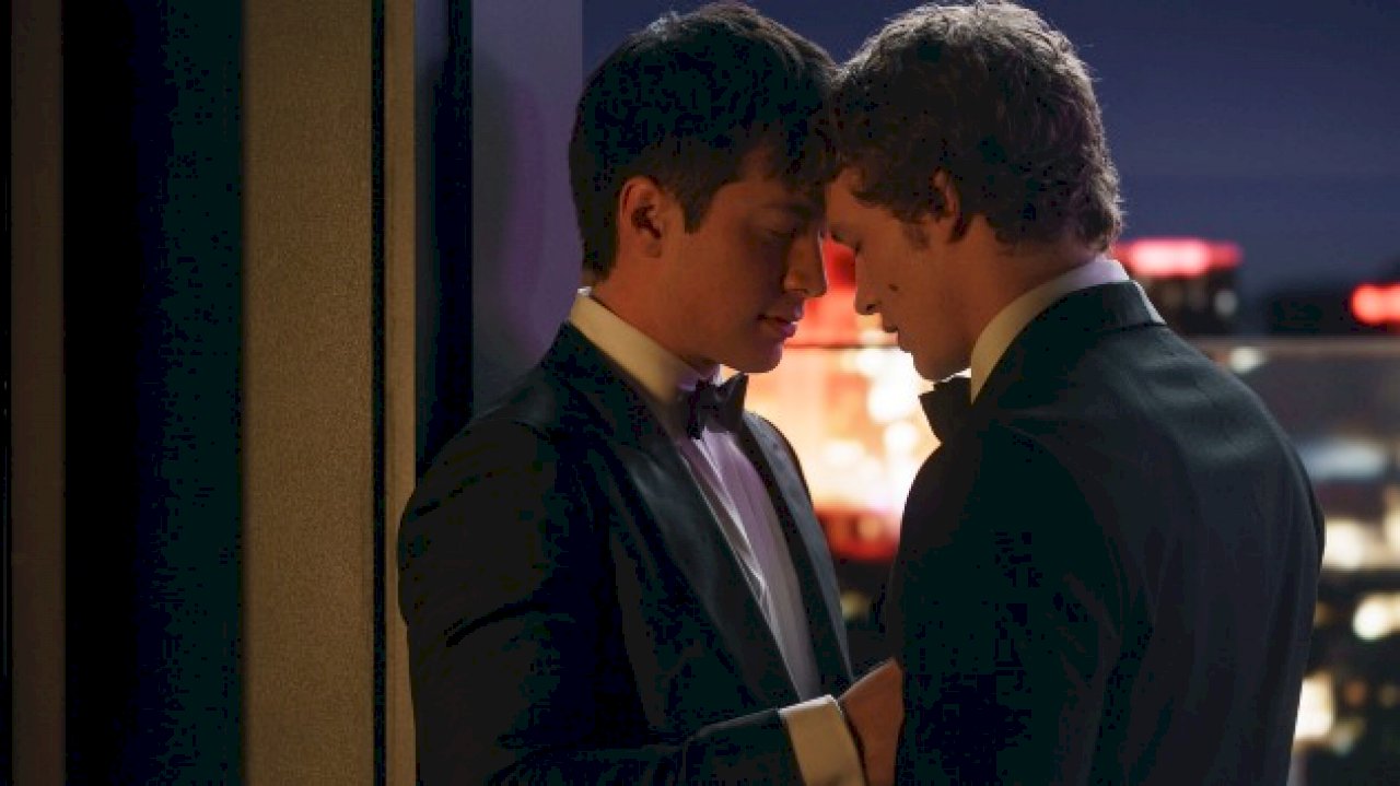 ‘heated-rivalry’-shares-steamy-sneak-peek-ahead-of-hbo-max-premiere