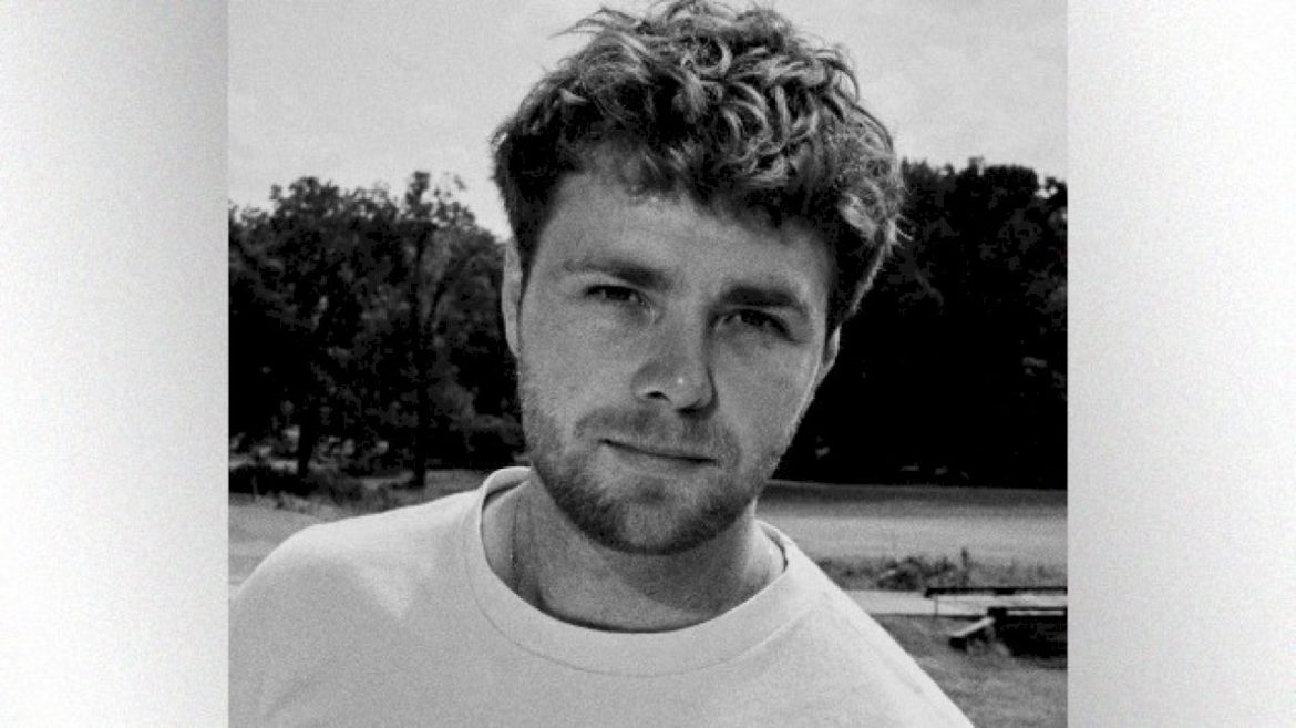 alex-warren-reflects-on-achieving-‘one-of-his-biggest-goals’-—-and-proving-his-choir-teacher-wrong