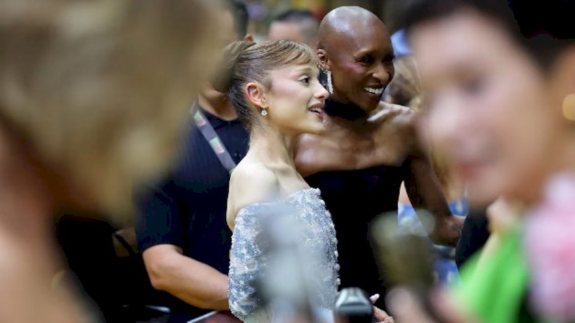 fan-who-accosted-ariana-grande-at-‘wicked:-for-good’-premiere-deported-from-singapore