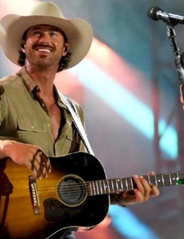 celebrate-thanksgiving-with-riley-green’s-duck-club-bourbon