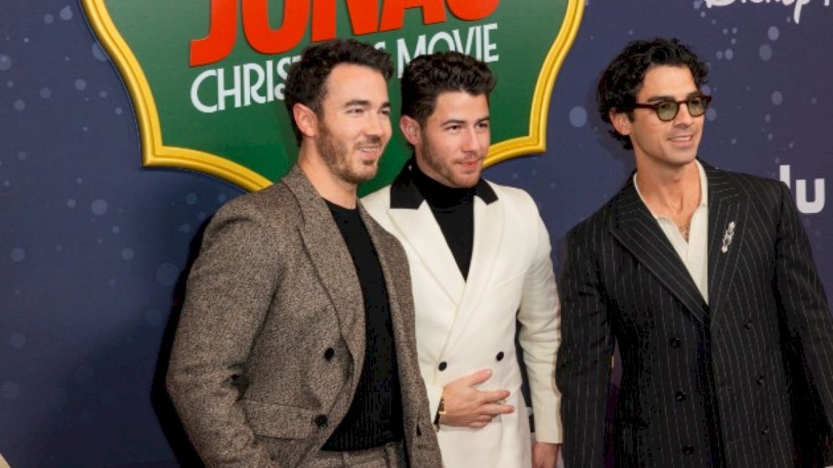 kevin-jonas-on-future-solo-music-&-acting-alongside-nick-and-joe