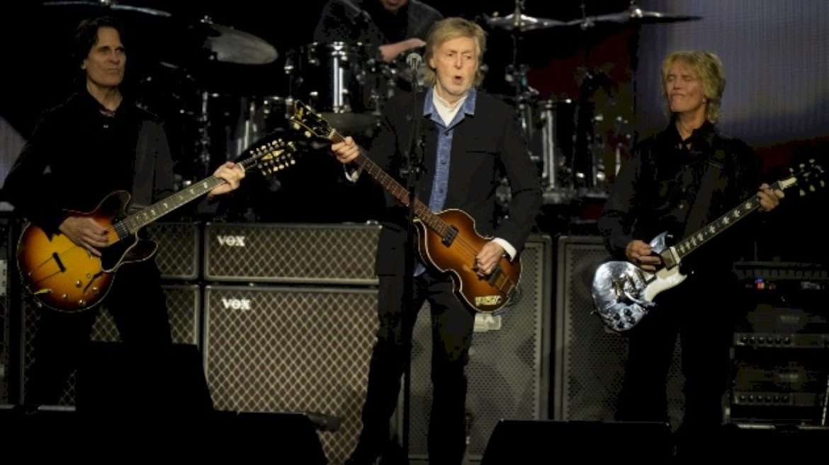 paul-mccartney-releases-video-of-‘live-and-let-die’-performance
