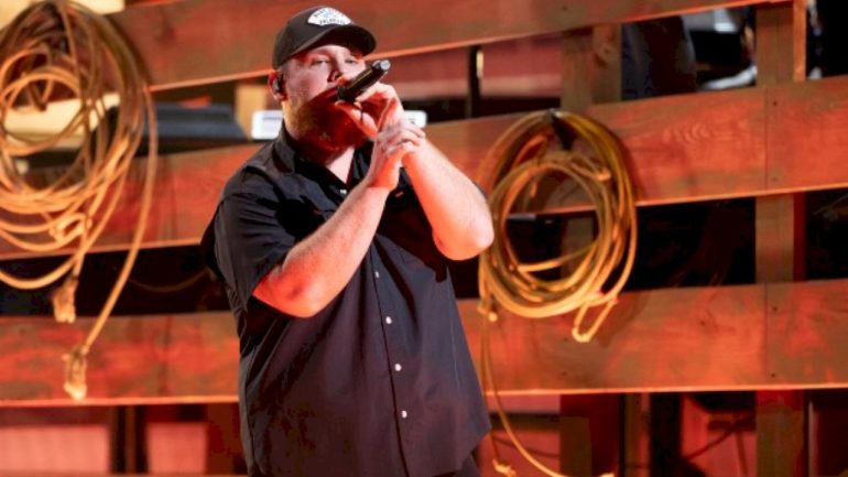 luke-combs-would-perform-at-the-super-bowl-—-under-these-circumstances