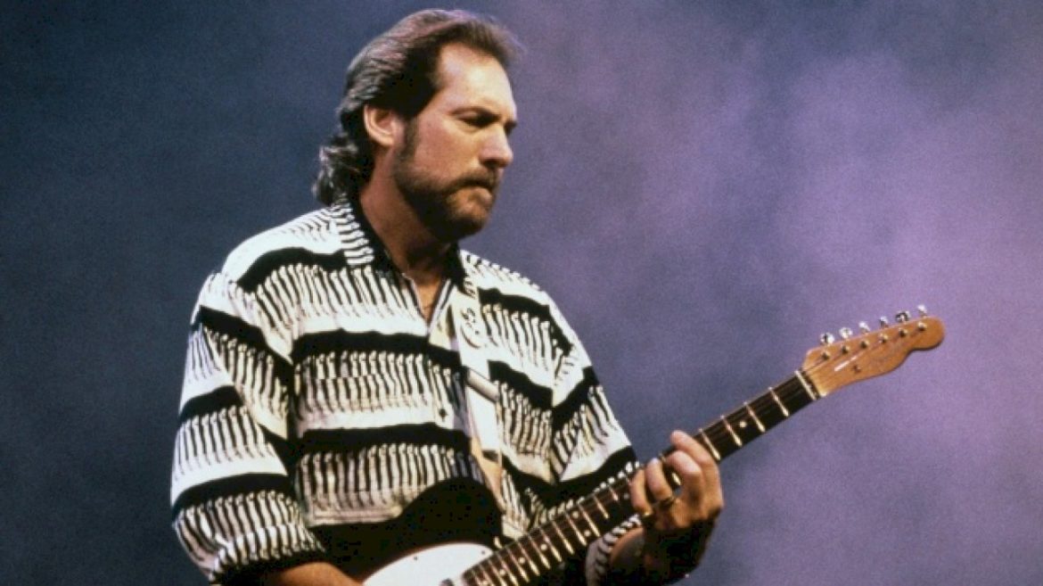 brian-may,-mick-fleetwood-&-others-pay-tribute-to-steve-cropper