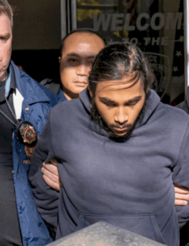 teen-in-court-after-allegedly-setting-sleeping-homeless-man-on-fire-on-nyc-subway-train