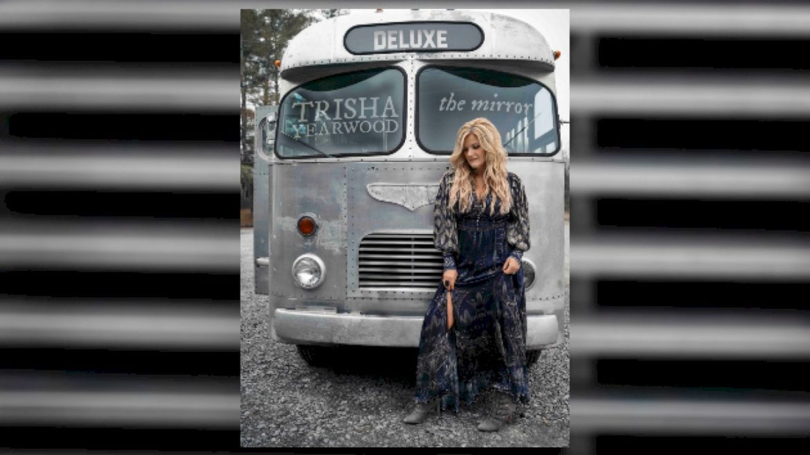trisha-yearwood-plans-acoustic-tour-&-adds-more-to-‘the-mirror’-in-2026