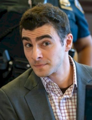 ‘there’s-a-weapon!’:-officer-testifies-in-evidence-hearing-about-finding-gun-in-luigi-mangione’s-bag