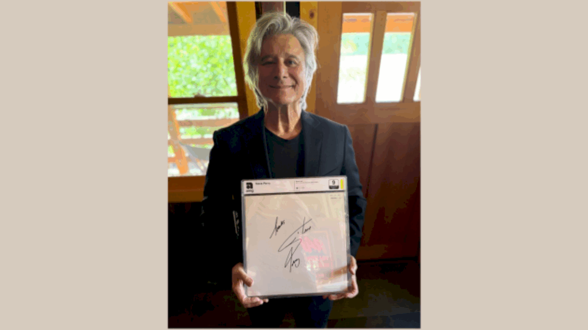 journey’s-steve-perry-auctioning-items-from-his-personal-archives-for-charity